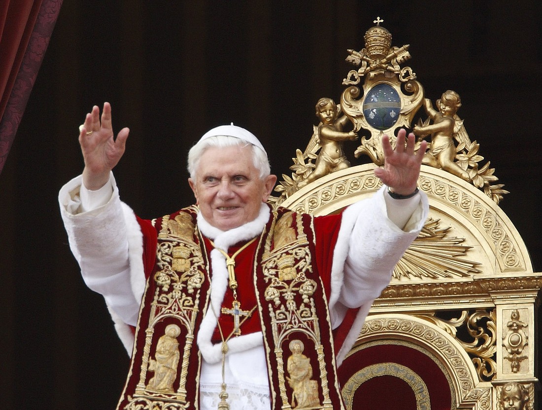 Pope Benedict XVI waves to the crowd during his Christmas "urbi et orbi" -- to the city and to the world -- message and blessing from the central balcony of St. Peter’s Basilica at the Vatican Dec. 25, 2009. (CNS photo/Paul Haring)