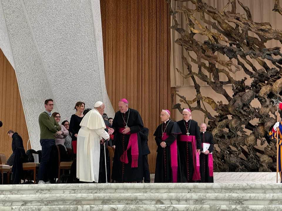Bishop O'Connell greets Pope Francis during the Jan. 3 General Audience.
