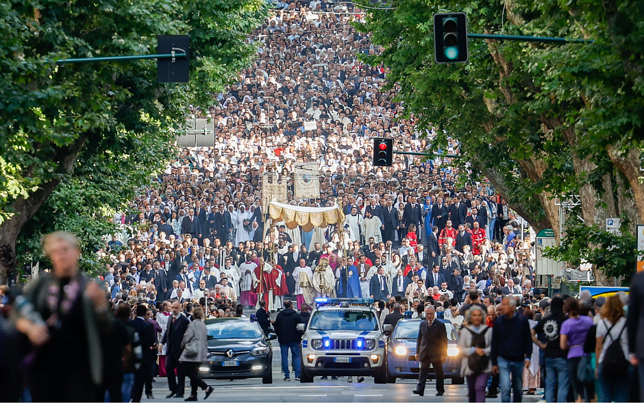 People walk in procession to the Basilica of St. Mary Major after Pope Francis Mass for the feast of the Body and Blood of Christ in Rome's Basilica of St. John Lateran June 2, 2024. (CNS photo/Lola Gomez)