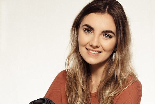 Catholic singer-songwriter Taylor Tripodi will be the presenter at a Nov. 9 Theology on Tap event at at Four JG’s Vineyard, Colts Neck. Courtesy photo