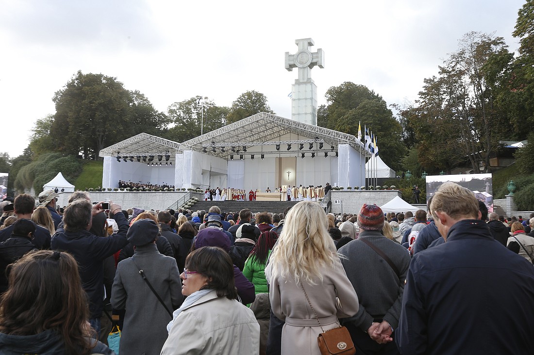 Pope Francis celebrates Mass in Freedom Square in Tallinn, Estonia, Sept. 25, 2018. (CNS photo/Paul Haring)