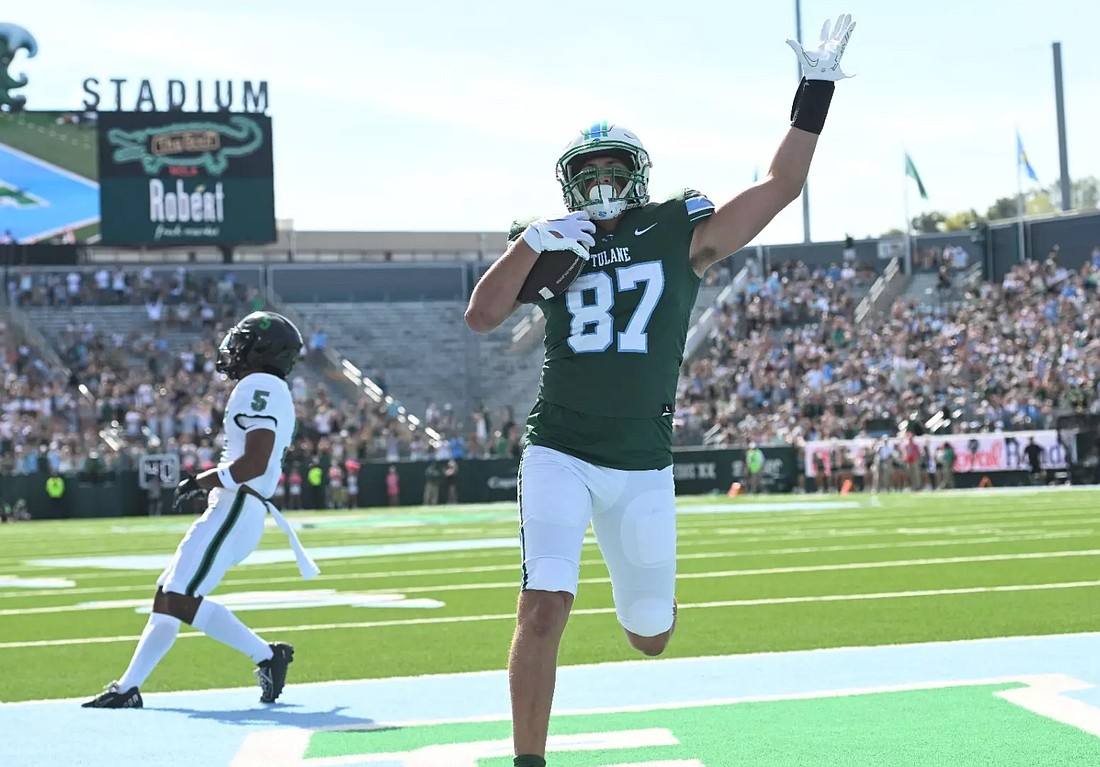 Former Red Bank Catholic star Alex Bauman has caught 15 passes this season, 40 percent which have gone for touchdowns as he leads Tulane in TD receptions. Photo by Parker Waters/tulanegreenwave.com