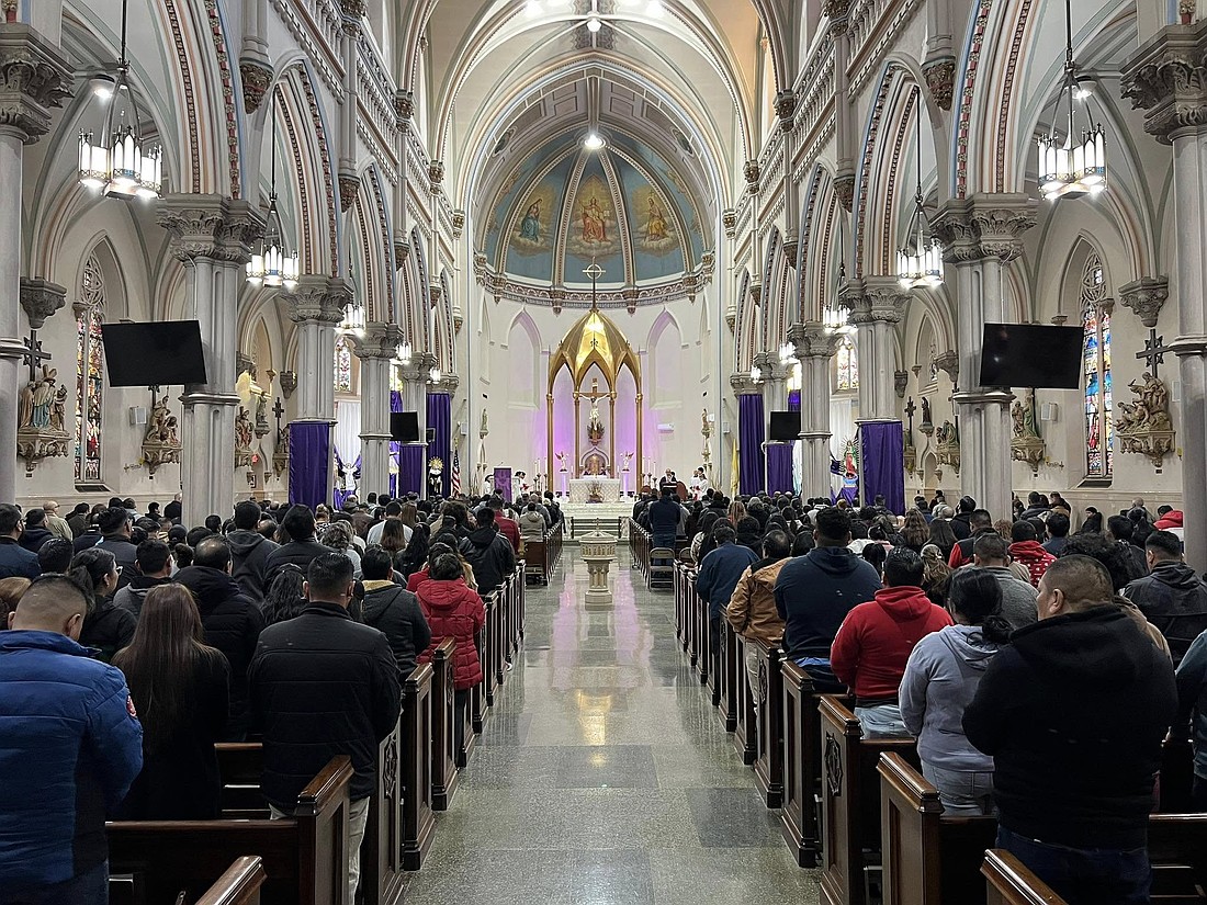 El tercer domingo de Cuaresma, el 23 de marzo, la Iglesia de la Inmaculada Concepción, lugar de culto de la parroquia Nuestra Señora de los Ángeles, en Trenton, se llena por completo. Foto de Facebook.