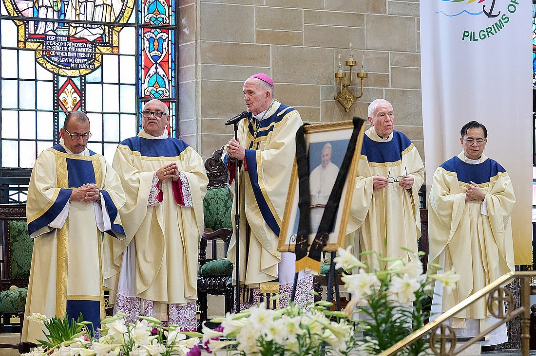 El Obispo O'Connell celebra una Misa en la Catedral de Santa María de la Asunción por las intenciones del descanso eterno del alma del Papa Francisco.
Foto de Mike Ehrmann (Michael Ehrmann)