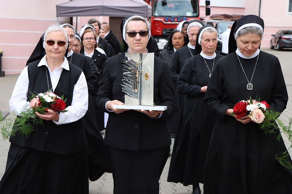A nun carries the reliquary during a ceremony on May 31, 2025, in Braniewo, Poland, as the church beatifies 15 nuns from the Congregation of St. Catherine Virgin and Martyr, martyred in 1945 during the brutal final months of World War II. The sisters chose to stay behind to care for the sick and vulnerable as Soviet troops advanced, ultimately dying at the hands of soldiers while defending their faith, purity, and dignity. Cardinal Marcello Semeraro, prefect of the Dicastery for the Causes of Saints, presiding as the pope’s envoy, called their martyrdom a "supreme testimony of faith" and a challenge to today’s culture of hatred and division. (OSV News photo/courtesy Polish bishops' conference)