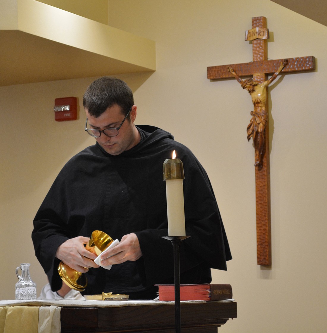 Brother Nicholas Anderson, an Augustinian seminarian, serves as acolyte during Mass at the Augustinian theologate chapel in Chicago's Hyde Park neighborhood May 23, 2025. (OSV News photo/Simone Orendain)