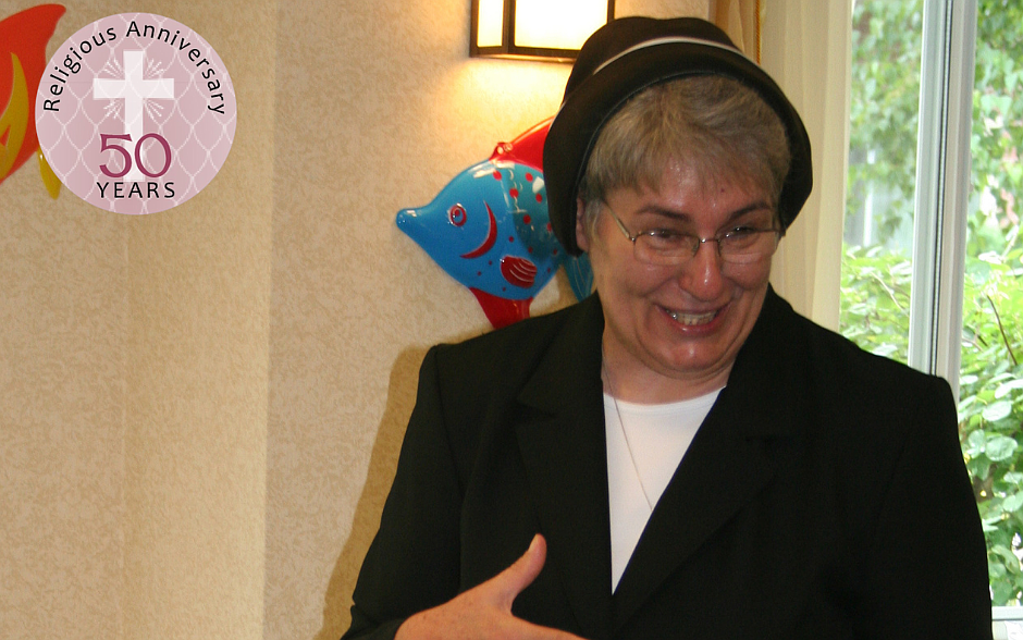 Sister Donna Gaglioti engages in conversation during a gathering with residents at Seabrook Senior Living Center. Courtesy photo