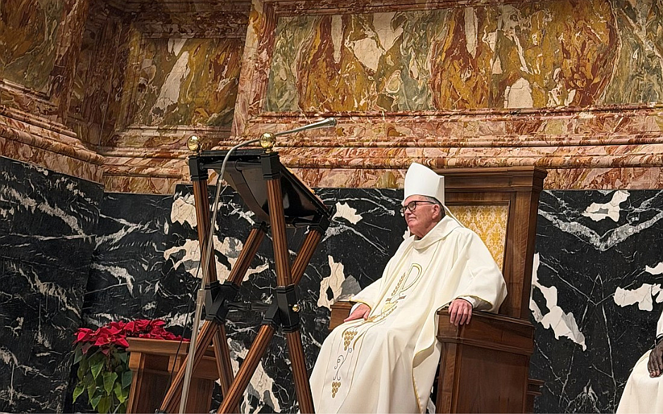 Bishop O'Connell celebrates Mass in St. Peter's Basilica Altar of the Chair. Journey of Faith Tours photos
