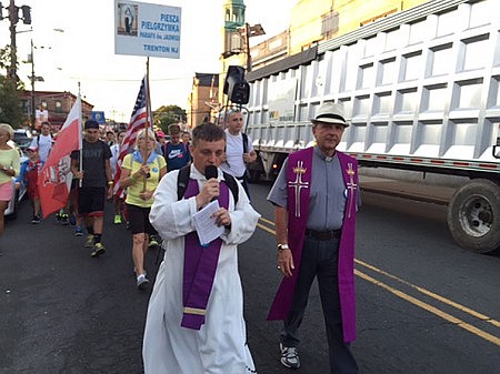 Annual walking pilgrimage unites faithful in Mary