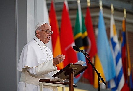 POPE IN PHILADELPHIA: 'Let freedom ring!' Respect for rights helps society, pope says