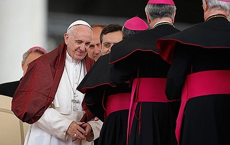 God has a weakness for humble hearts, pope says at audience