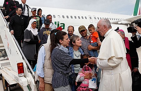 Listen to God for guidance to build better world, pope tells students