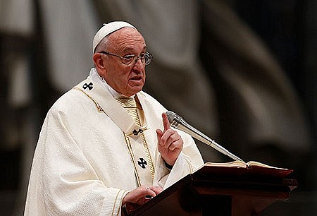Learn to know Jesus' voice by reading the Bible, pope says