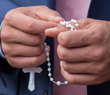 Bishop encourages flock to pray the Rosary