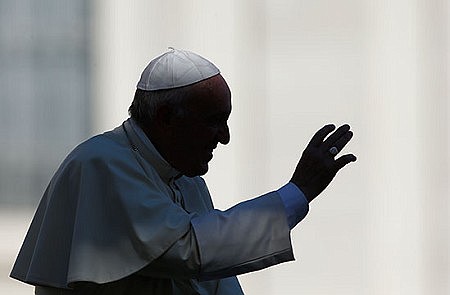Have courage, pray fervently, pope tells churches facing persecution 