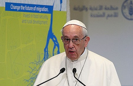 To fight hunger and forced migration, end war, arms trade, pope says 