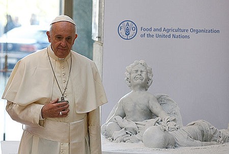 Papa: para luchar contra hambre y migraci&#243;n, terminen comercio de armas