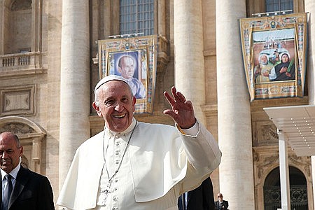 Papa pide a cristianos no caer en la 'insensatez'