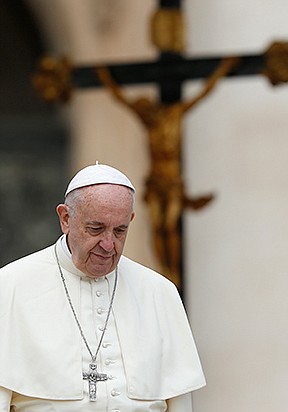 Don't be 'couch potatoes,' get up and evangelize, pope says 