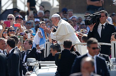 Pope: Commandments are God's loving words, not oppressive commands 