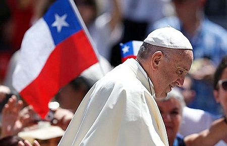 El papa acepta renuncia de otros dos obispos de Chile