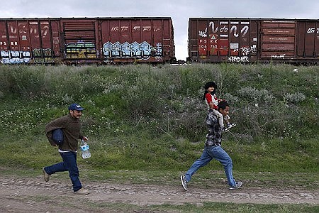 Por peligro en Centroam&#233;rica, migrantes arriesgan viaje a Estados Unidos