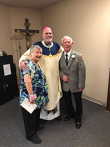 Bishop O'Connell blesses anniversary couples from Monmouth, Ocean Counties at annual Mass