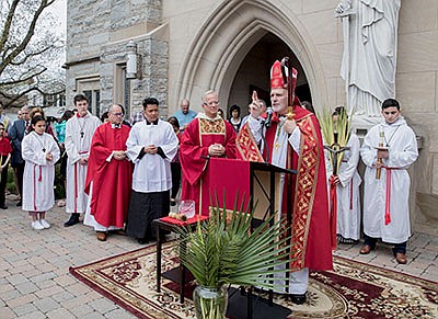 Bishop, faithful consider Holy Week significance at Palm Sunday Masses