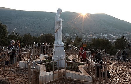 Not ruling on apparitions, Pope allows pilgrimages to Medjugorje