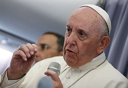 Papa dice que se siente fortalecido por conversaciones con Benedicto XVI