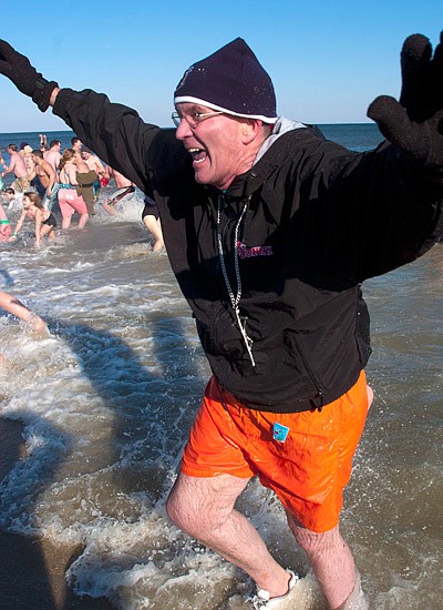 Catholic school supporters take 'Polar Plunge' in Sea Bright