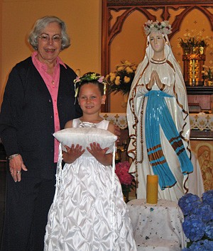 Former St. Mary student returns to celebrate May Crowning