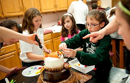 St. Rose of Lima students decorate, donate cakes to Freehold soup kitchen