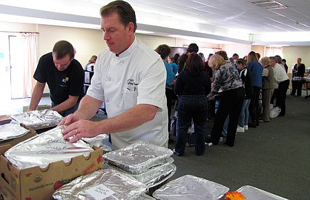 Parish provides Thanksgiving dinner to 1,000