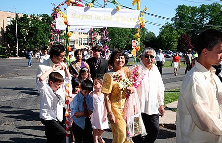 Filipino community inaugurates Santacruzan celebration