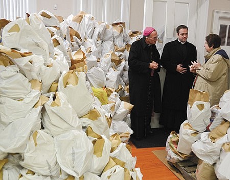 Mount Carmel Guild helps to make Thanksgiving for others