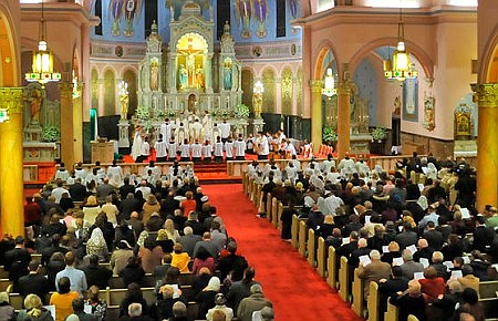 Bishop O'Connell celebrates historical Solemn Pontifical Mass