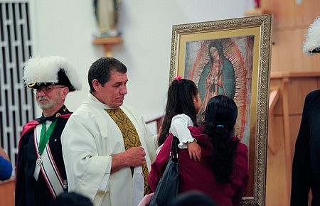 Bilingual Mass celebrates icon of Our Lady of Guadalupe