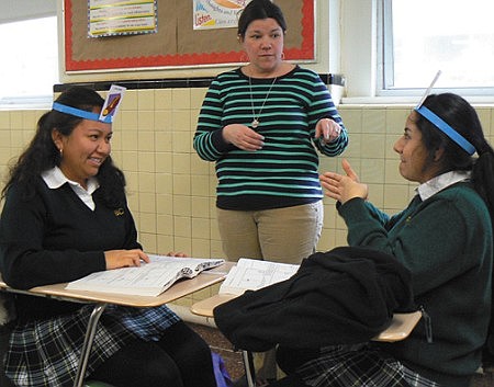 Sign language class broadens students' experience