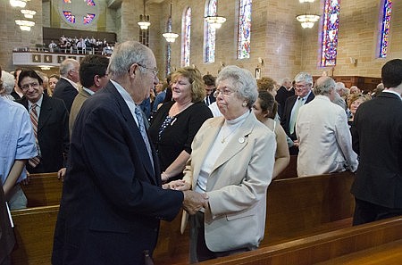 Anniversary blessings highlight beauty of sacramental marriage  