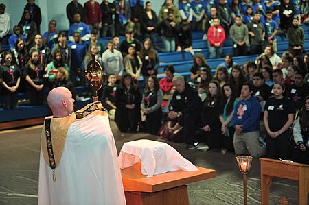 Teens meet Jesus in Adoration and Mass at DYC