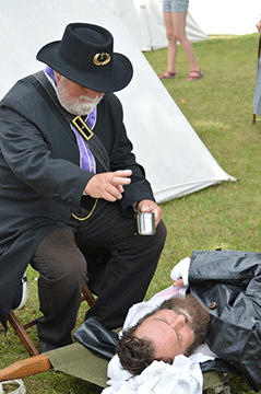 SUBSCRIBER EXCLUSIVE: In re-enactments, priest remembers Civil War chaplain from Wisconsin  