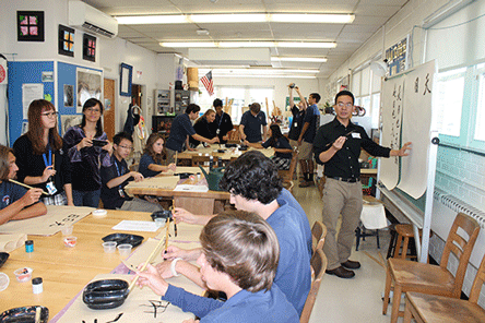 International calligrapher teaches art class 