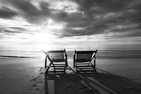 A news junkie hits the beach and enjoys himself!