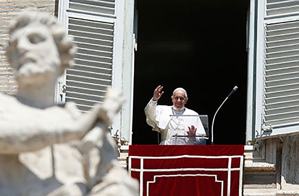 Assumption feast invites people to look to heaven with hope, Pope says