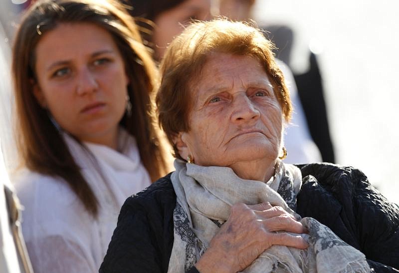 For communications day, pope says memories can help unite people 