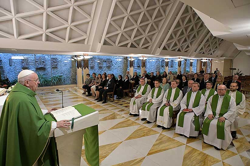 Like water, Christians becomes stagnant if not moving, Pope says