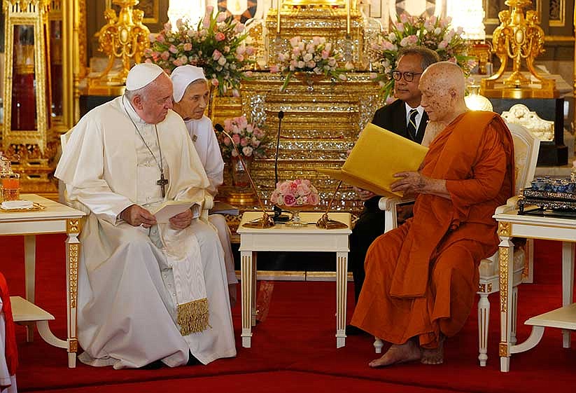 Response to migration is sign of character, Pope says in Thailand