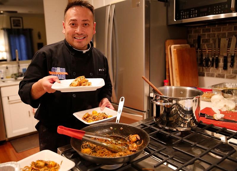 'Cooking priest' shares recipe to help teens get to heaven