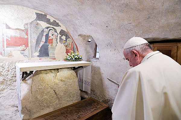 Pope asks Catholics to set up, be enchanted by a Nativity scene